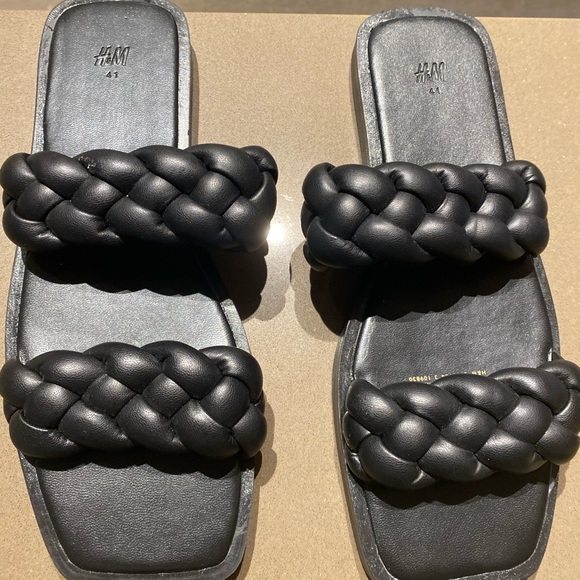H&M Braided Black Sandals. Size 41 (size 10). Never worn. - Picture 3 of 3